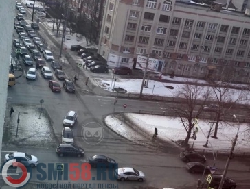 На улице Ставского образовался серьезный затор из-за отключения светофоров