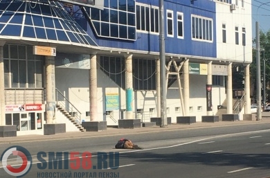 На проезжей части на улице Гагарина в Пензе лежит человек