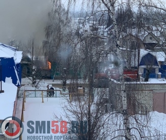 В Кузнецке загорелся частный дом