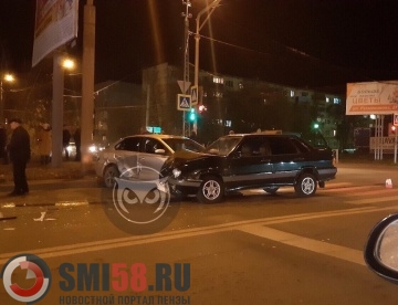 В Пензе на перекрестке улиц Рахманинова и Тернопольской вдребезги разбились два авто