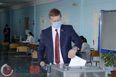В Пензе депутат Алексей Петров принял участие в голосовании по поправкам в Конституцию