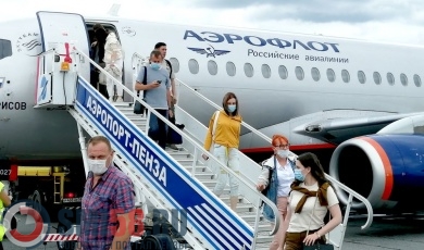В Пензе первый самолет "Аэрофлота" встретили водной аркой