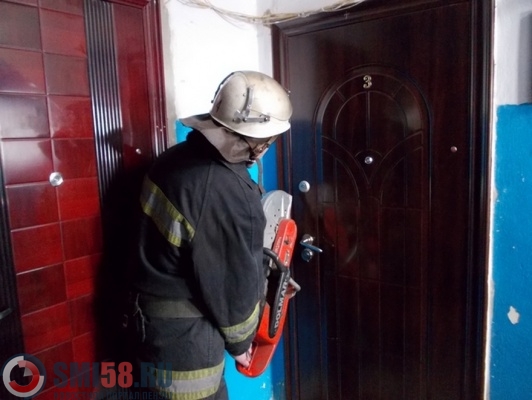 В Пензе мужчина стал заложником собственной квартиры В Пензе мужчина стал заложником собственной квартиры