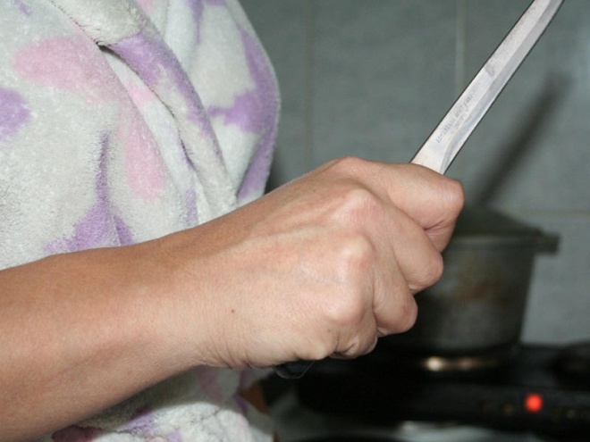 В Пензе 43-летняя женщина вонзила нож в живот соседке