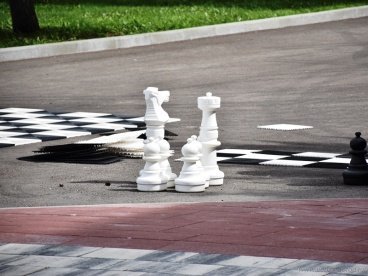 У здания пензенской мэрии появились новые большие шахматы