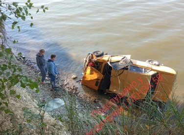 В Пензенском районе автомобиль упал в Сурское водохранилище