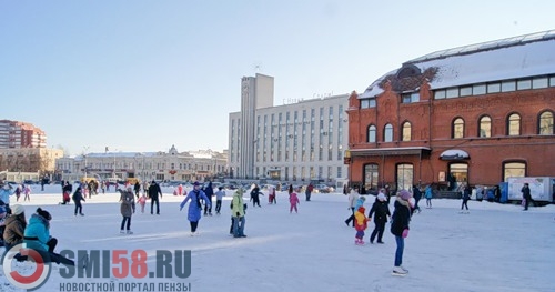 Каток пенза. Каток в Пензе на площади Ленина. Открытый каток на площади Ленина Пенза. Пенза площадь Ленина зима. Каток на Московской Пенза.