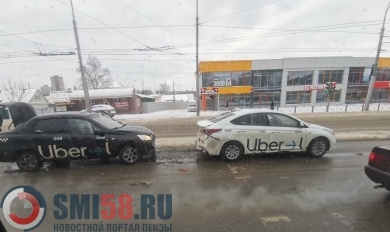 Соцсети: Таксист “догнал” другое такси на проспекте Победы в Пензе