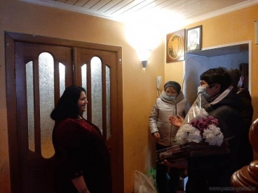 В Пензе с Днем матери поздравили многодетную мать 11 детей