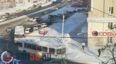 Не расчищенные дороги парализовали троллейбусное движение в Пензе