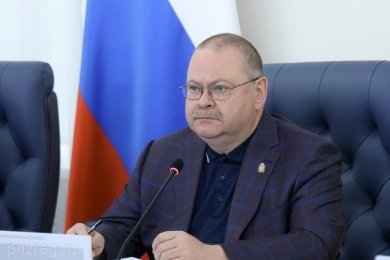 Мельниченко поручил уделять особое внимание дорожному строительству в районных центрах