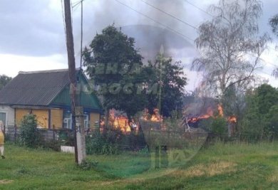 В Пензенском районе от молнии вспыхнул и полностью сгорел дом
