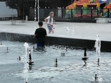 Двоих подростков застали купающимися в фонтане в Пензе