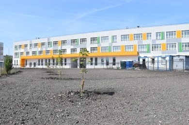 Около новой школы на ГПЗ-24 в Пензе появились деревья и автостоянка