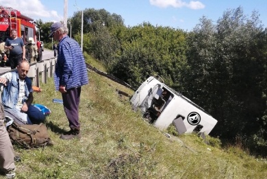 В Лунинском районе перевернулся междугородний автобус