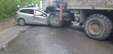 В районе Ленинского Лесхоза в Пензе иномарка влетела под грузовик