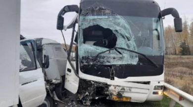 В ДТП с рейсовым автобусом под Пензой пострадали несколько человек