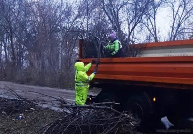 В Пензе устраняют последствия ливня с ураганным ветром