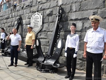 На набережной Суры открыли памятный знак морякам-пензенцам