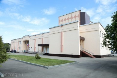 Мельниченко оценил капитально отремонтированный центр культурного развития в Наровчате