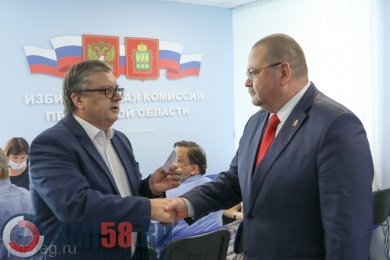 Олегу Мельниченко вручено удостоверение кандидата в губернаторы Пензенской области