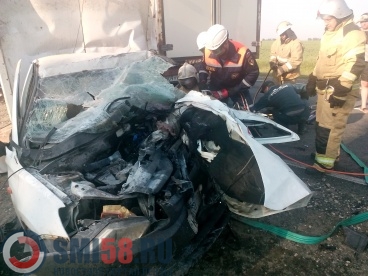Тело погибшего в ДТП в Малосердобинском районе водителя доставали спасатели