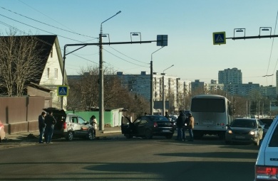 Движение по улице Карпинского в Пензе парализовано из-за ДТП
