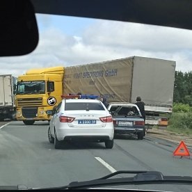 Под Пензой фура столкнулась с двумя легковушками и сложилась пополам