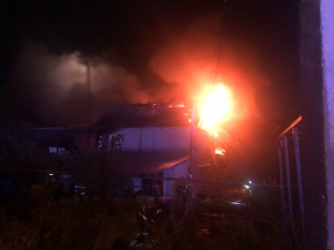 В Пензе 29 спасателей тушили трехэтажный дом