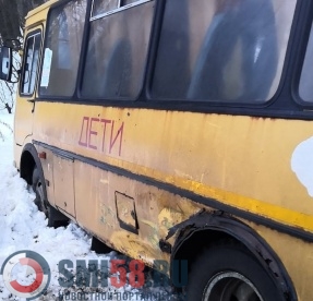 В Бековском районе водитель школьного автобуса спас жизни 21 ребенка