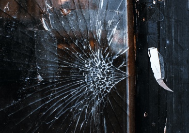 Пензенские хулиганы разбили окно в центре города
