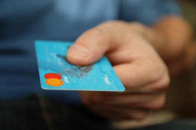 Жителя Городищенского района поймали на продаже банковских карт