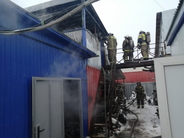 16 пожарных тушили горящее здание в Кузнецке