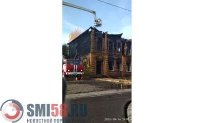 В Кузнецке 32 пожарных тушили расселенный дом