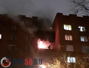 На улице Ульяновской в Пензе ночью загорелась многоэтажка