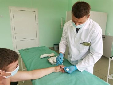 Пензенские врачи восстановили пациенту отрезанный болгаркой палец