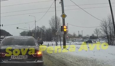 За ж/д переездом у пензенского поселка Монтажный столкнулись два автомобиля