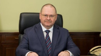 Мельниченко поздравил работников нефтегазового комплекса с праздником