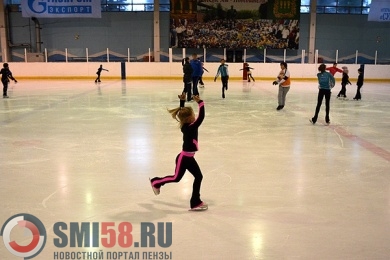 Для пензенцев организуют дополнительные сеансы катания на коньках в «Рубине»