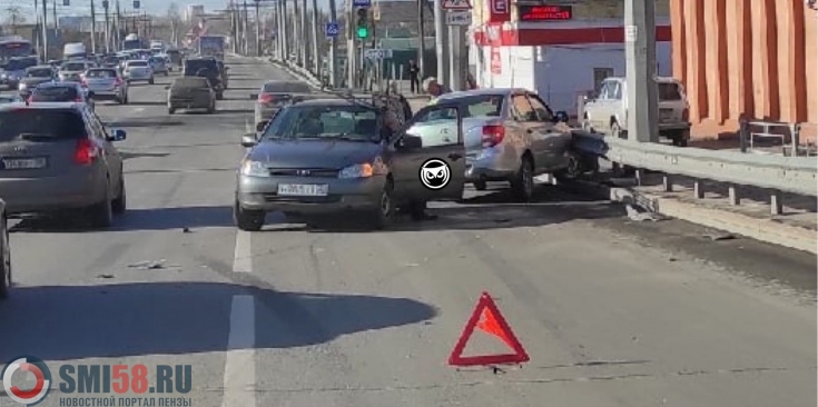 Калина пензе пенза. ДТП мотоцикл и Калина Пенза. Гранта авария Москва в отбойник. Происшествие Пенза труп женщины на Бауманском путепроводе Пенза. Вырезали кат Гранта Пенза.