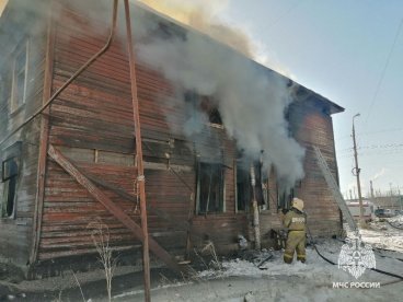 В пензенской Терновке 38 пожарных тушили расселенный дом