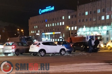 В Пензе у ТЦ «Суворовский» в ДТП попали три машины