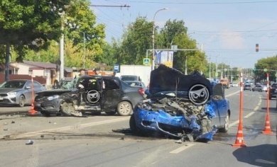 В жестком ДТП на улице Луначарского в Пензе пострадали два водителя