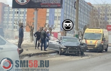 Автомобили «Яндекс.Такси» и BMW остались без колес после ДТП