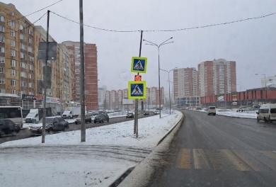 Пензенские автомобилисты жалуются на странную установку светофора и знака в Арбеково