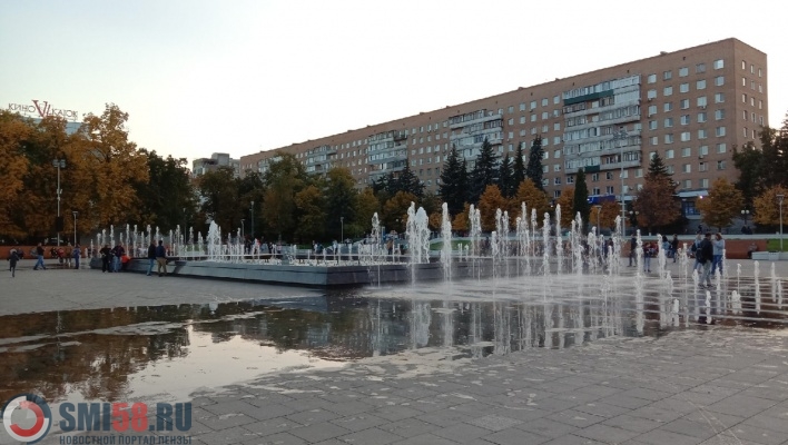 Пенза фонтан на фонтанной площади. Пенза фонтан на фонтанной площади. Фонтанная площадь спутник пенза. Фонтан пенза московская. Пенза фонтанная площадь памятник.
