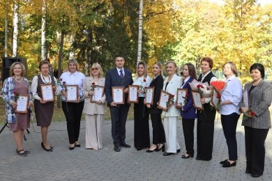 В Учительском сквере Пензы обновлена Галерея педагогической славы