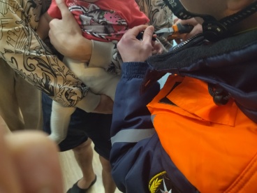 В Пензе спасатели вызволили палец полугодовалого ребенка из игрушки