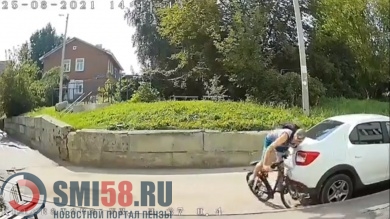 В Пензе велосипедист протаранил иномарку и скрылся