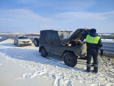 В Бессоновском районе пенсионер на УАЗе застрял на трассе из-за сломанного дворника